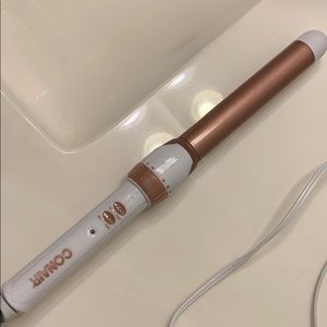Conair rose gold curling wand. 1” Used once.
